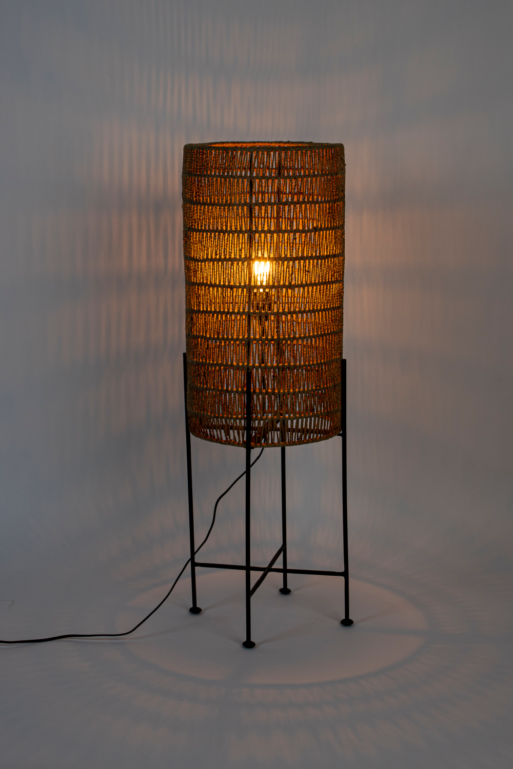 Cylindrical Jute Floor Lamp | Dutchbone Kari | OROA.com