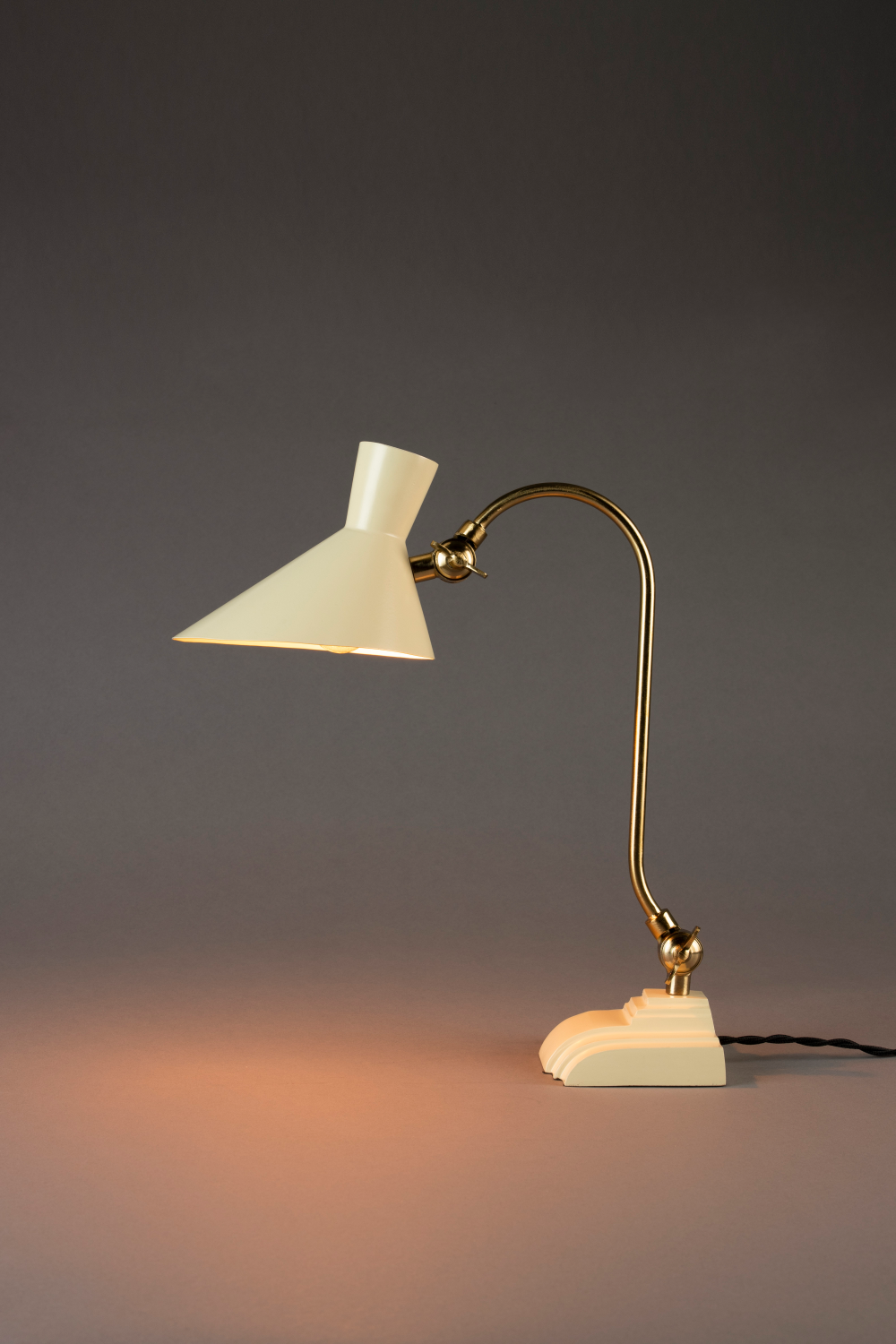 Ivory Colored Desk Lamp | Dutchbone Gaia | OROA.com