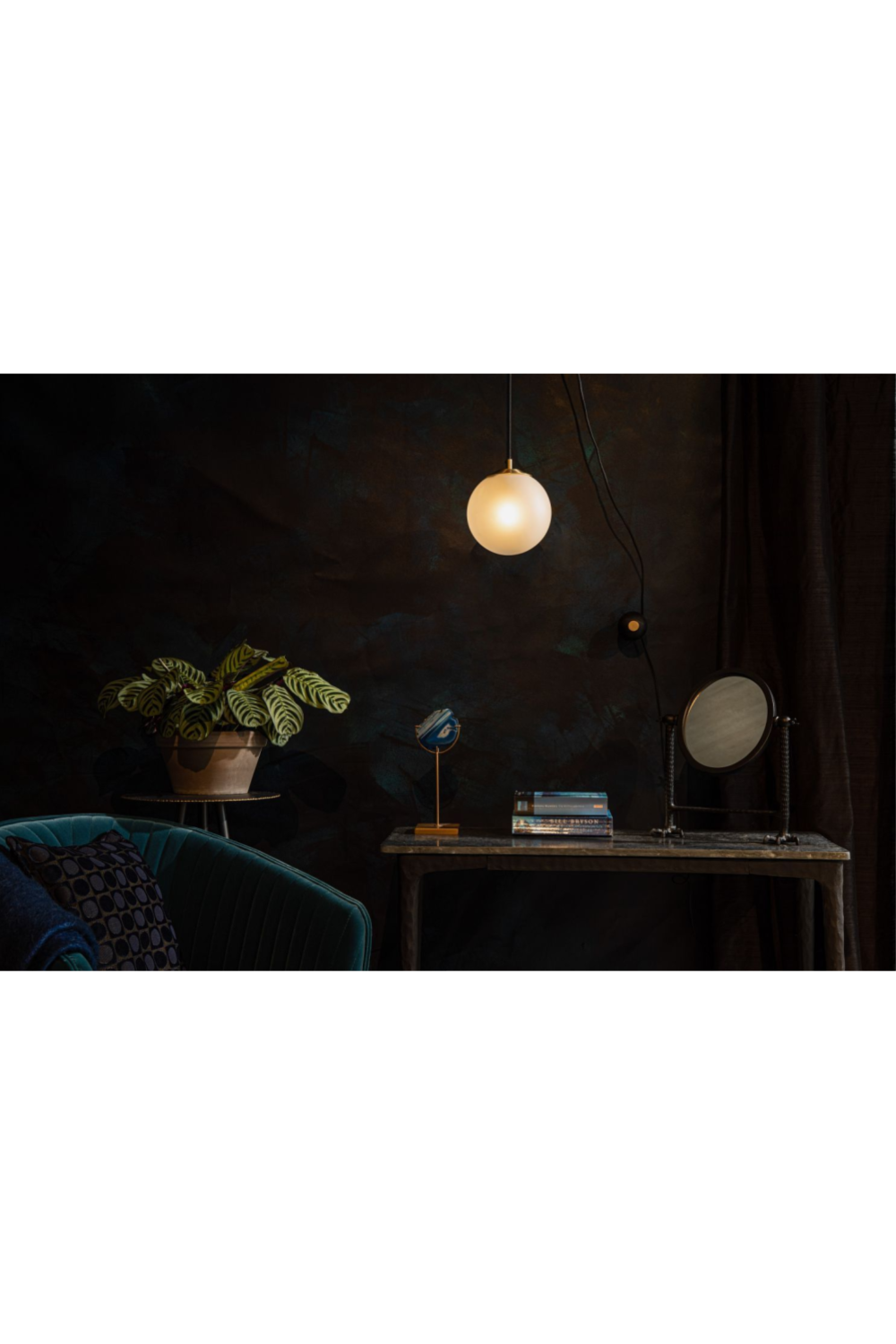 Frosted Glass Globe Wall Lamp | Oroa.com