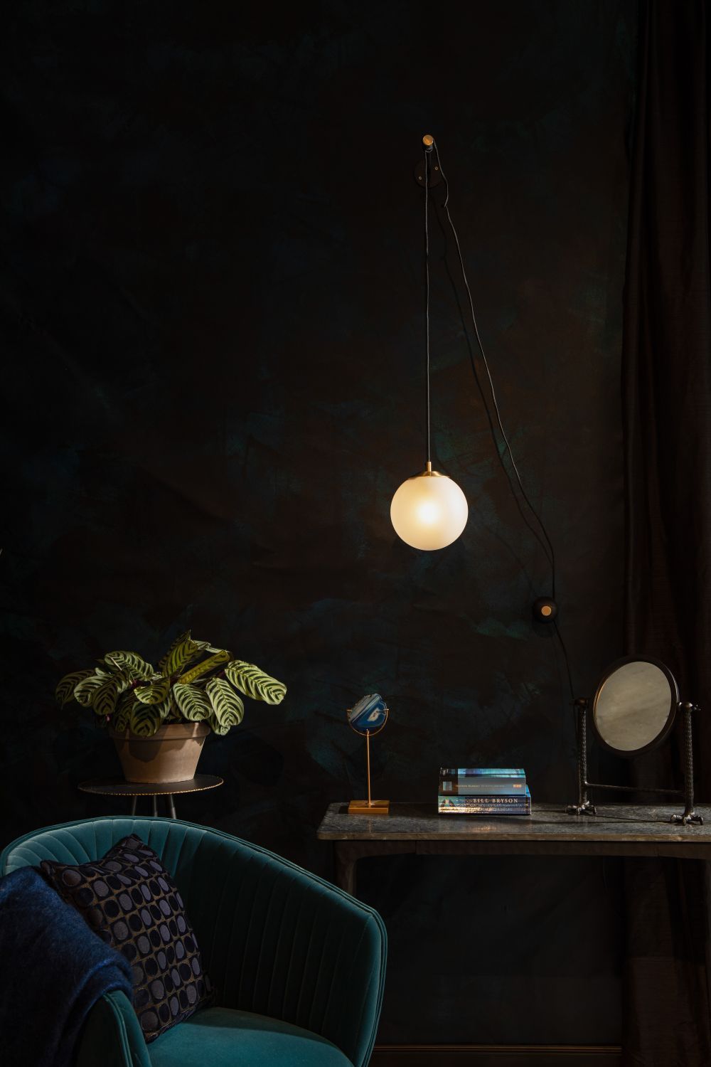 Frosted Glass Globe Wall Lamp | Oroa.com