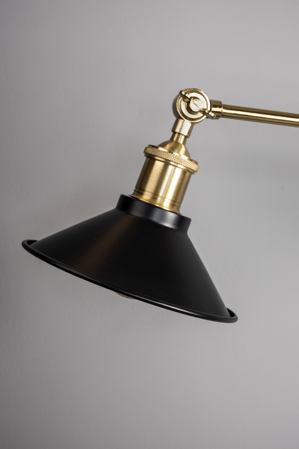 Modern Classic Wall Lamp | Oroa.com