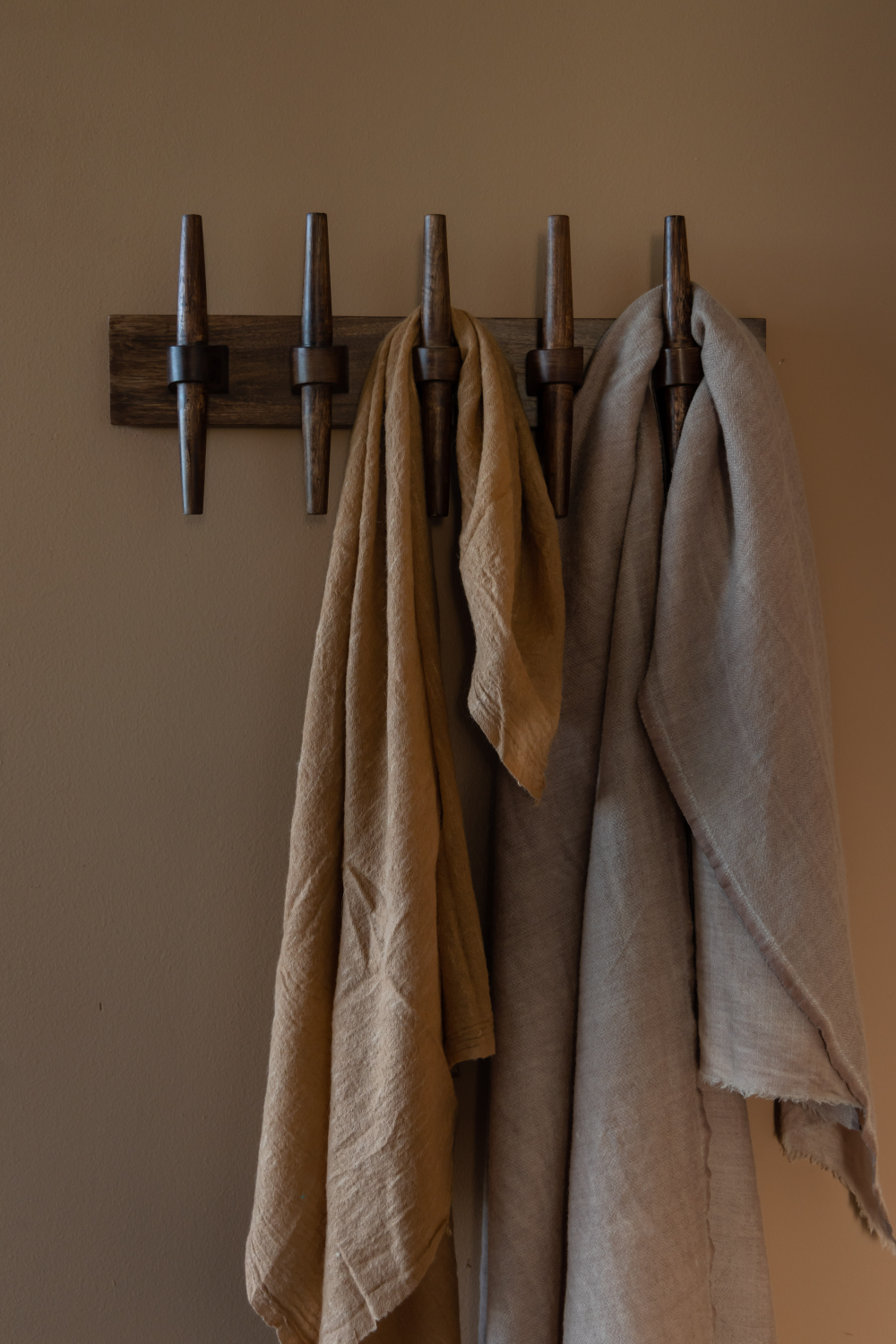 Lacquered Wood Wall Coat Rack | Dutchbone Jakub | OROA.com