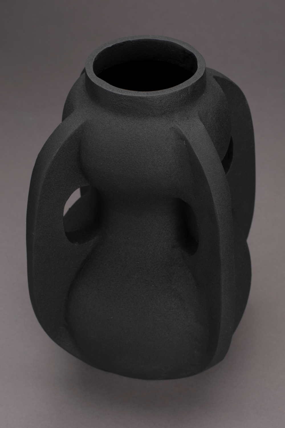 Black Aluminum Vase L | Dutchbone Thiago | OROA.com