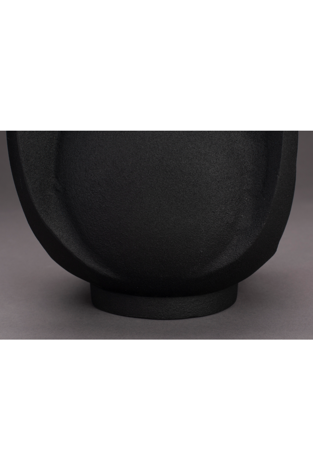 Black Aluminum Vase L | Dutchbone Thiago | OROA.com