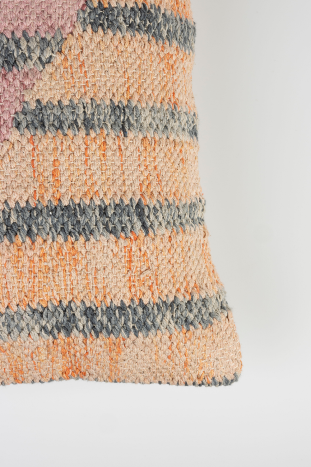 Geometric Patterns Cotton Pillows| Dutchbone Hampton | Oroa.com