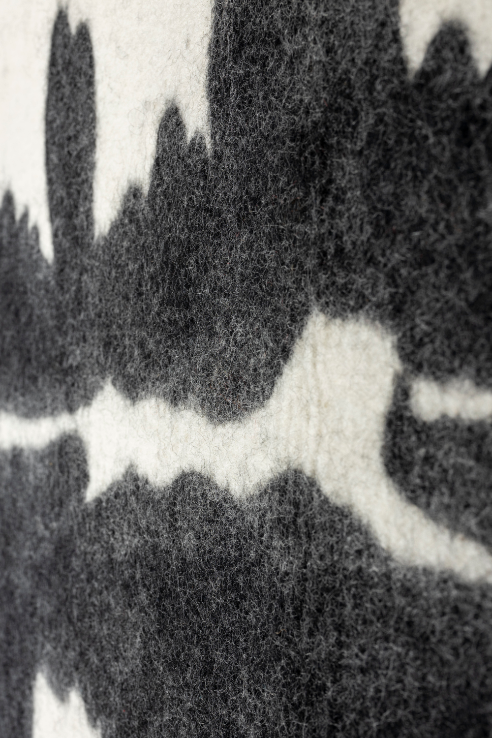 Monochrome Felt Wall Art | Dutchbone Samudra | OROA.com