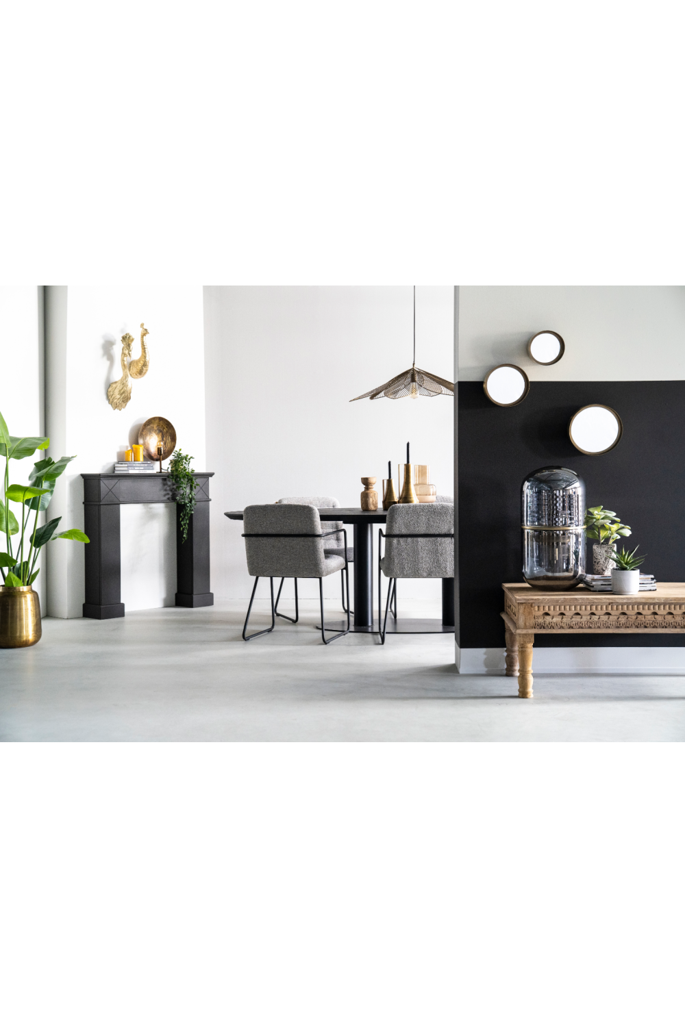 Black Oval Dining Table M | Eleonora Siera | OROA.com