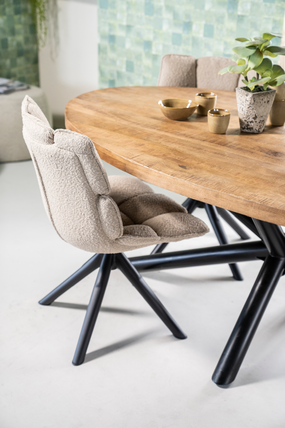 Mango Wood Dining Table | Eleonora Oscar | OROA.com