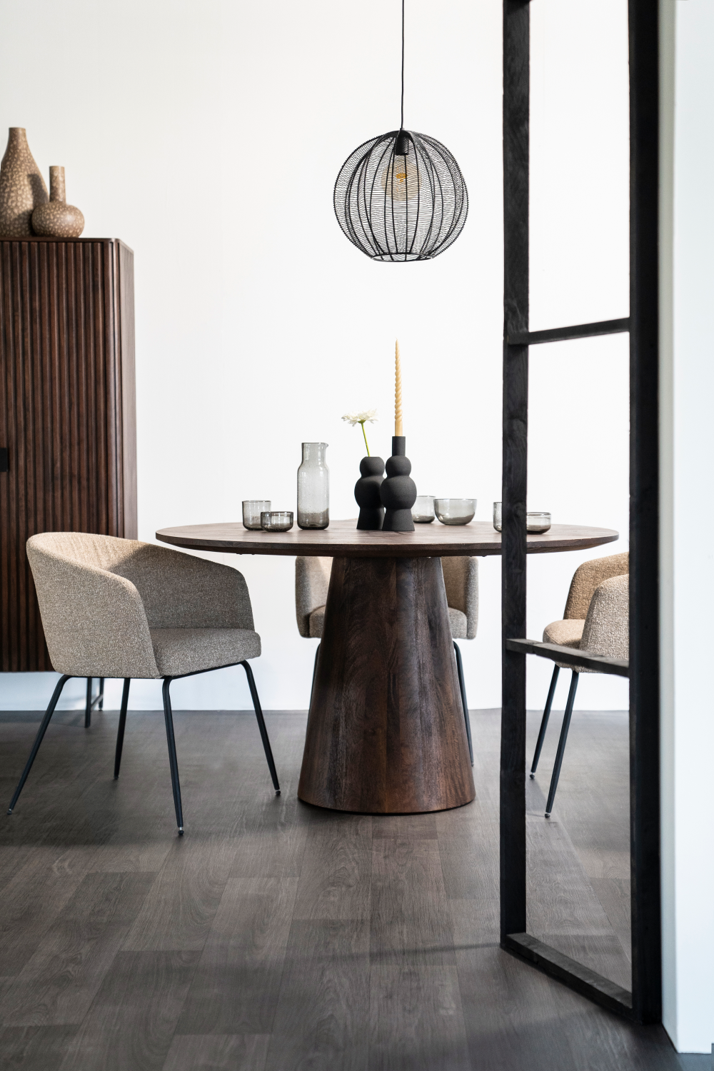 Wooden Pedestal Dining Table | Eleonora Aron | OROA.com