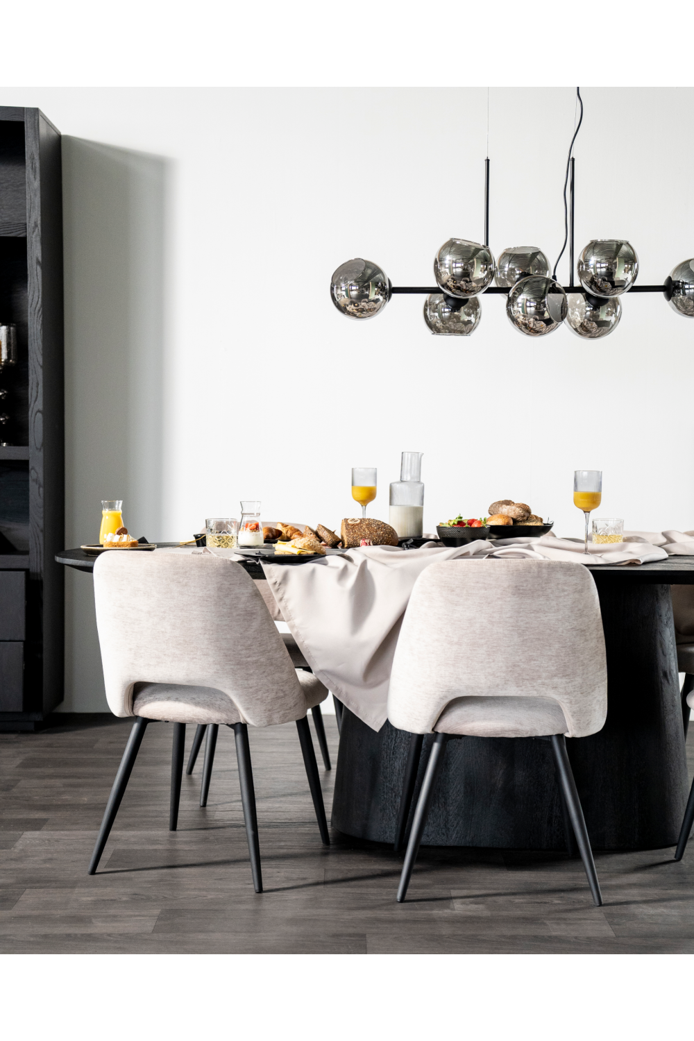 Mango Wood Pedestal Dining Table S | Eleonora Aron | OROA.com