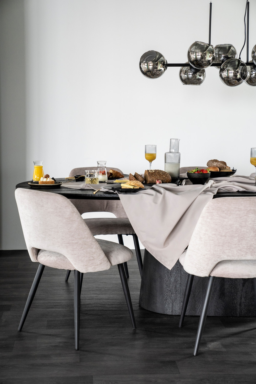 Mango Wood Pedestal Dining Table M | Eleonora Aron | OROA.com
