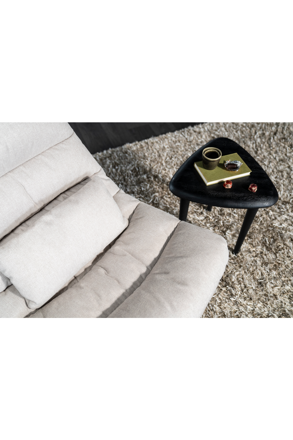 Modern Swivel Lounge Chair | Eleonora Cooper | OROA.com