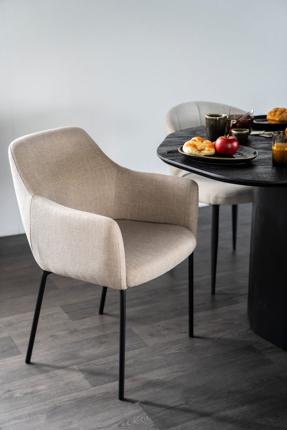 Modern Minimalist Dining Armchair | Oroa.com