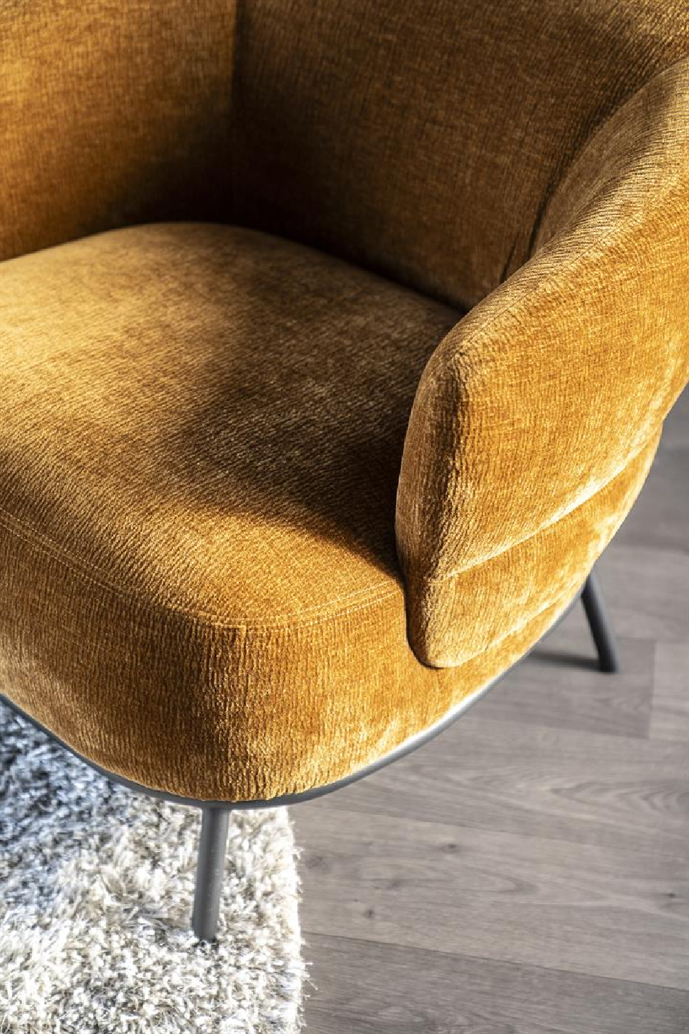 Minimalist Barrel Armchair | Oroa.com