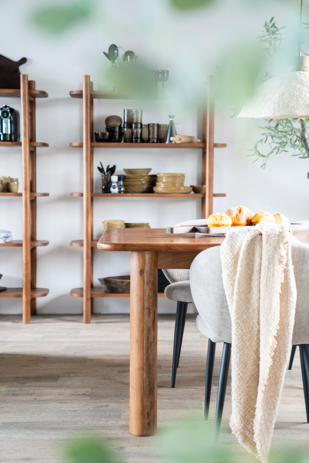 Acacia Farmhouse Dining Table | Oroa.com