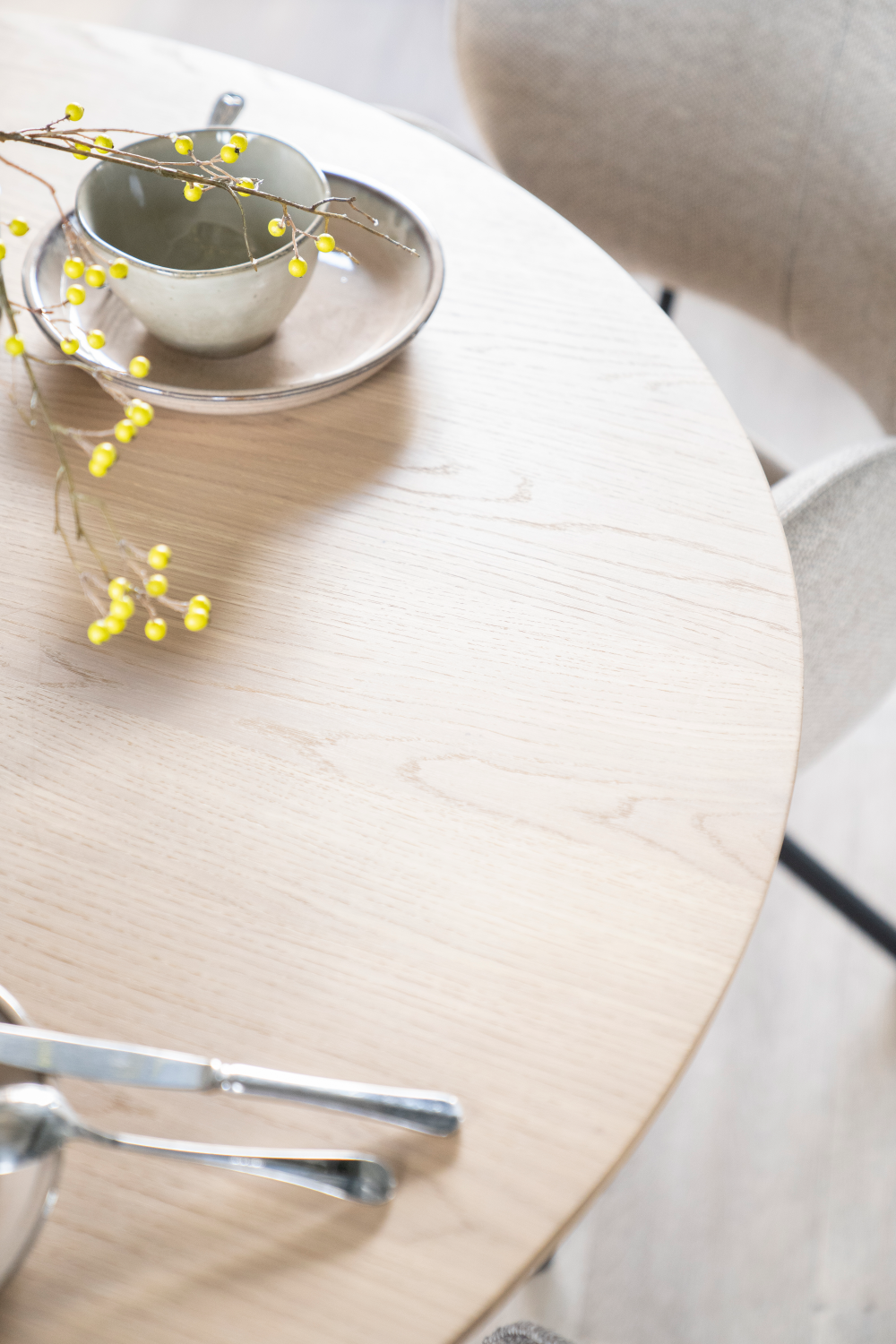 Oak Pedestal Dining Table | Oroa.com