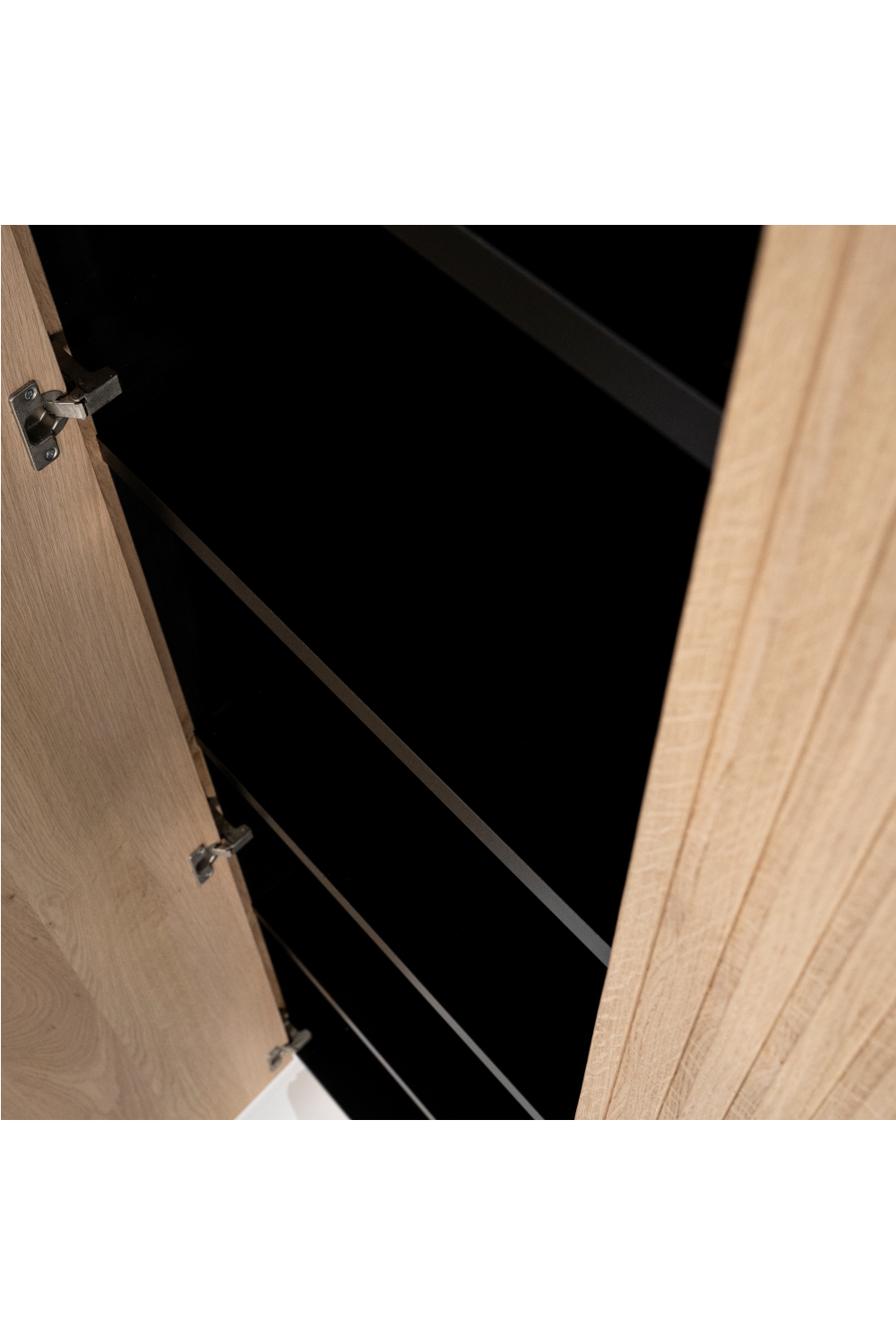 Oak 2-Door Cabinet | Oroa.com