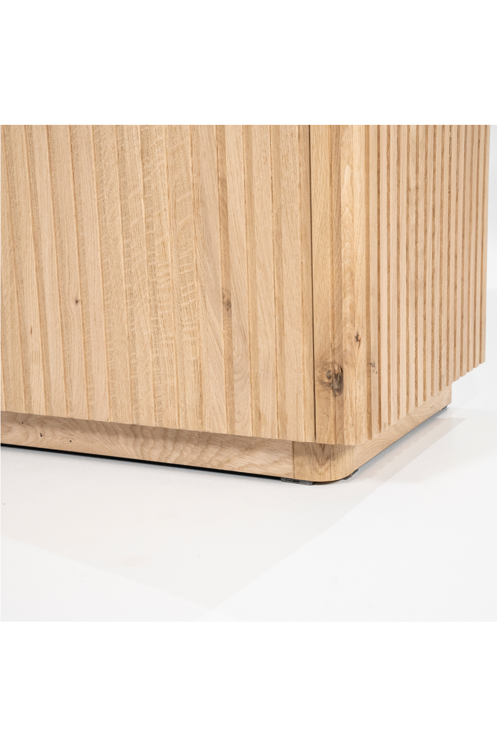Oak 2-Door Cabinet | Oroa.com