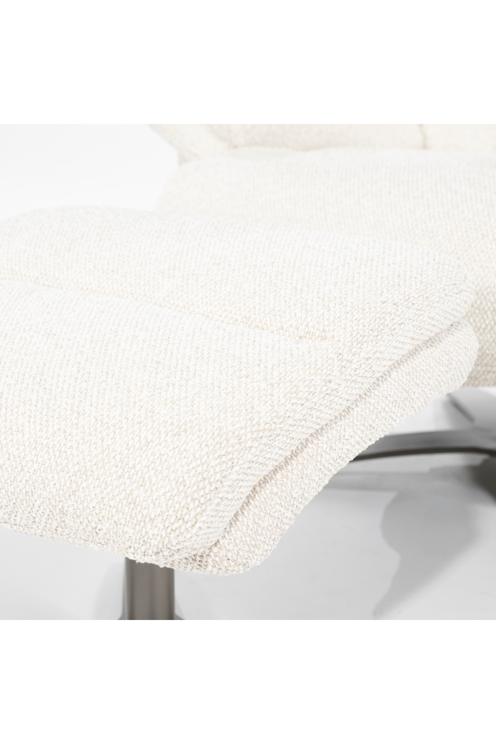 Upholstered Reclining Lounge Chair | Eleonora Caleb | OROA.com