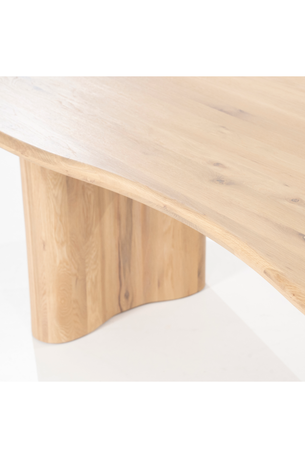 Varnished Oak Organic Dining Table | Oroa.com