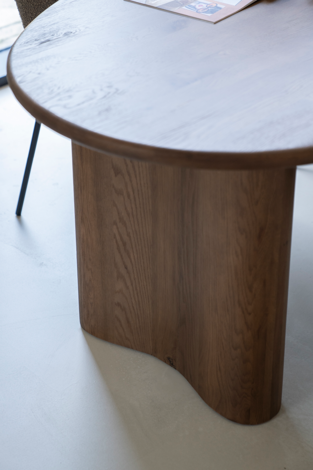 Varnished Oak Organic Dining Table | Oroa.com