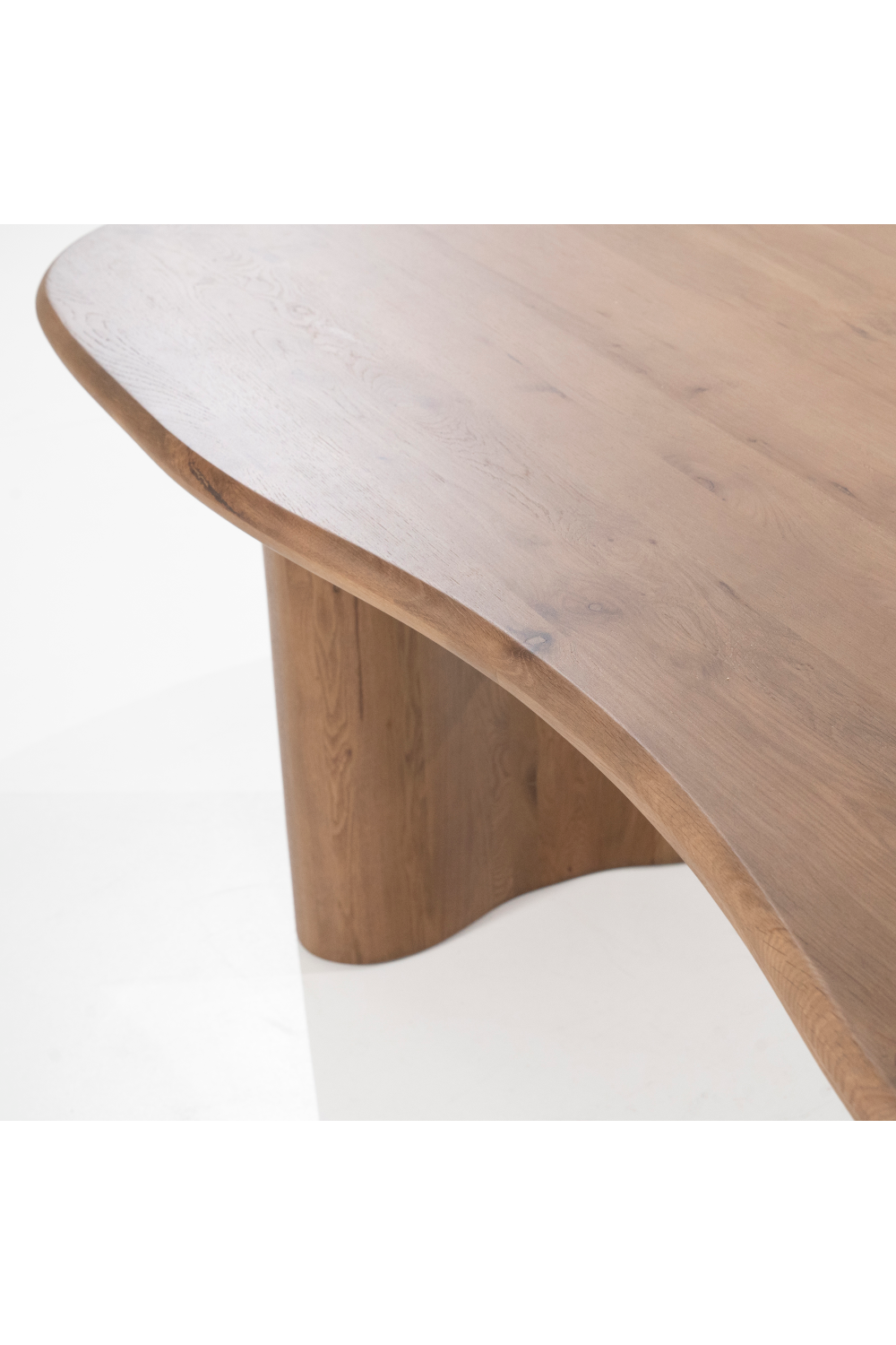 Varnished Oak Organic Dining Table | Oroa.com