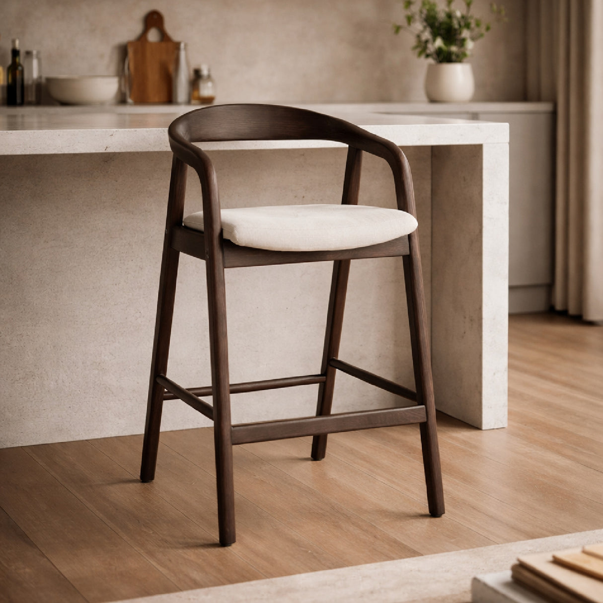 Lacquered Ash Wood Bar Chair | Oroa.com