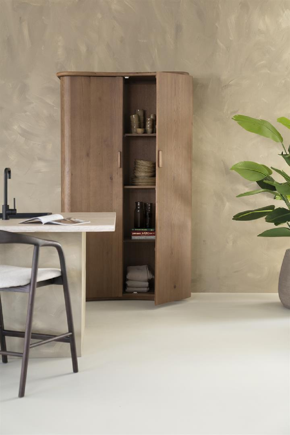 Lacquered Oak 2-Door Cabinet | Oroa.com