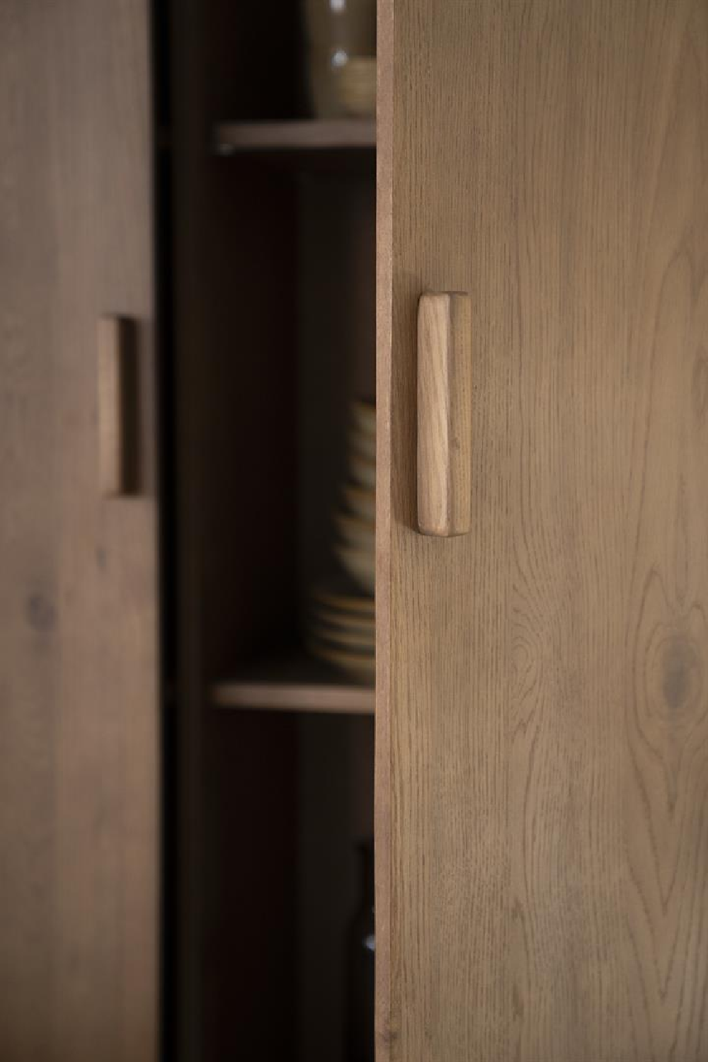 Lacquered Oak 2-Door Cabinet | Oroa.com