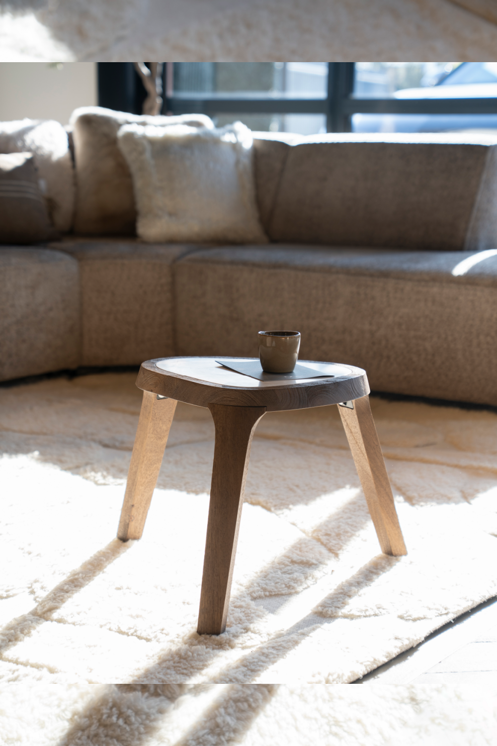 White Marble Triangular Side Table | Eleonora Fred | OROA.com