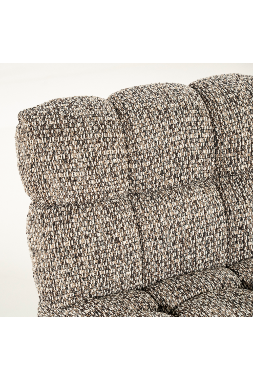 Round Base Tufted Lounge Chair | Eleonora Fenna | Oroa.com