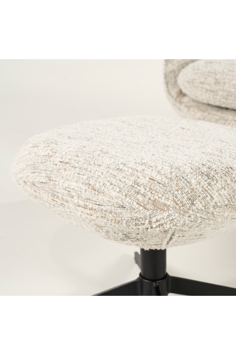 Arched-Back Lounge Chair | Oroa.com