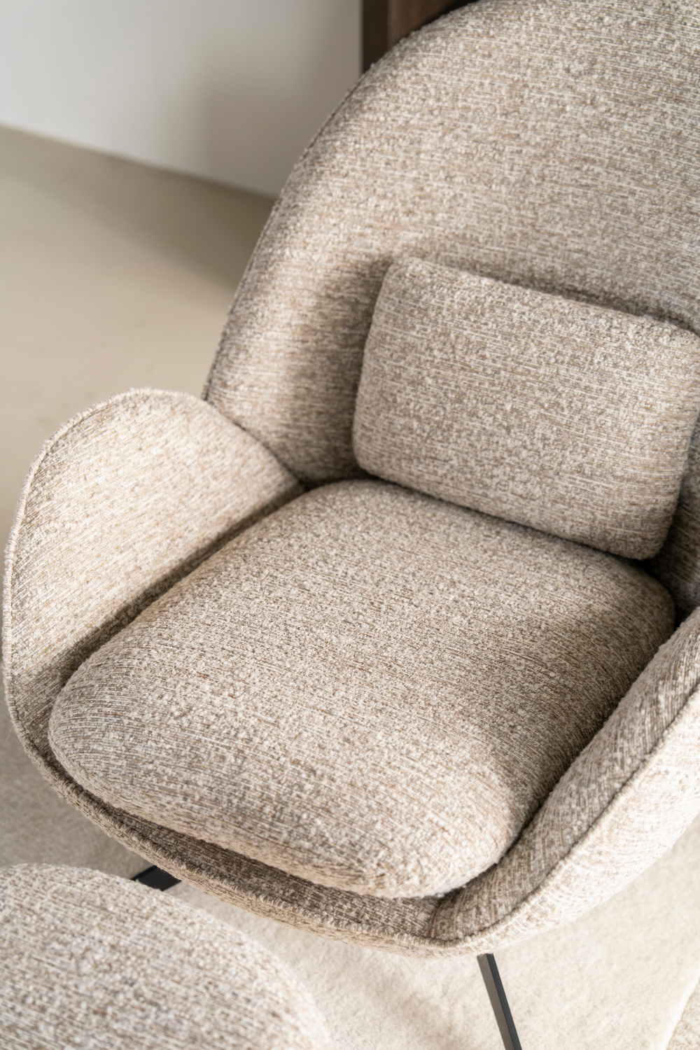 Arched-Back Lounge Chair | Oroa.com