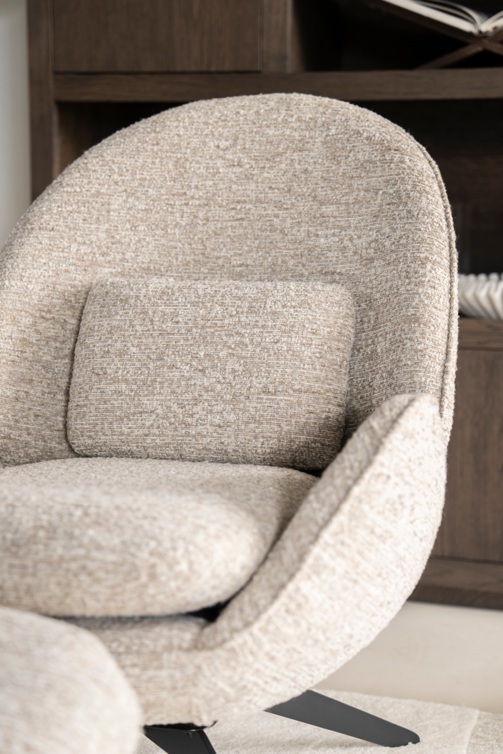 Arched-Back Lounge Chair | Oroa.com