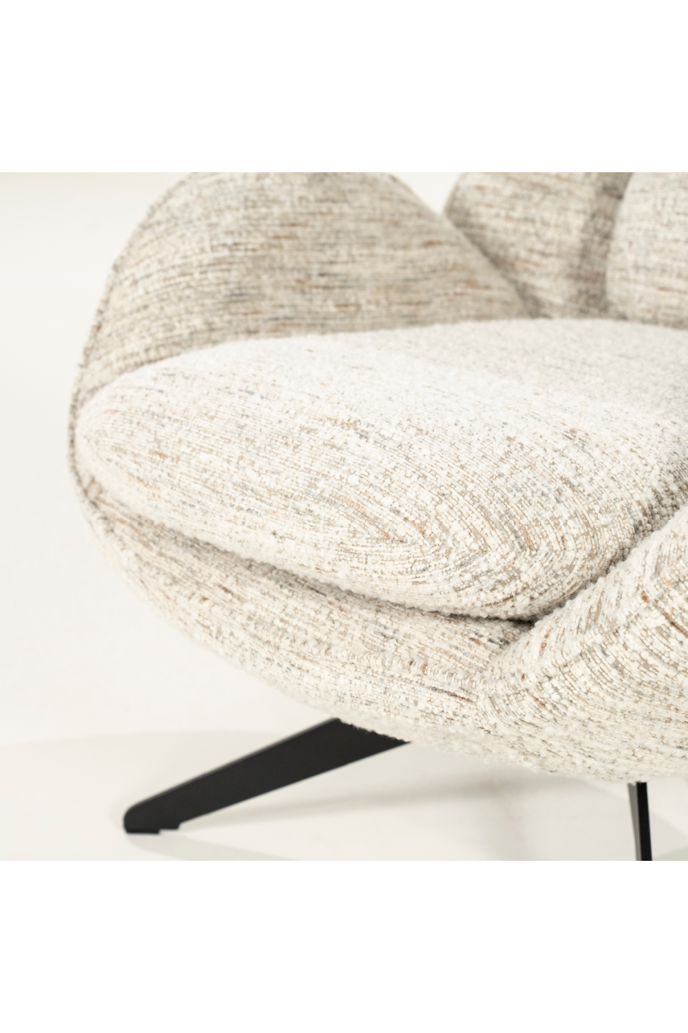 Arched-Back Lounge Chair | Oroa.com