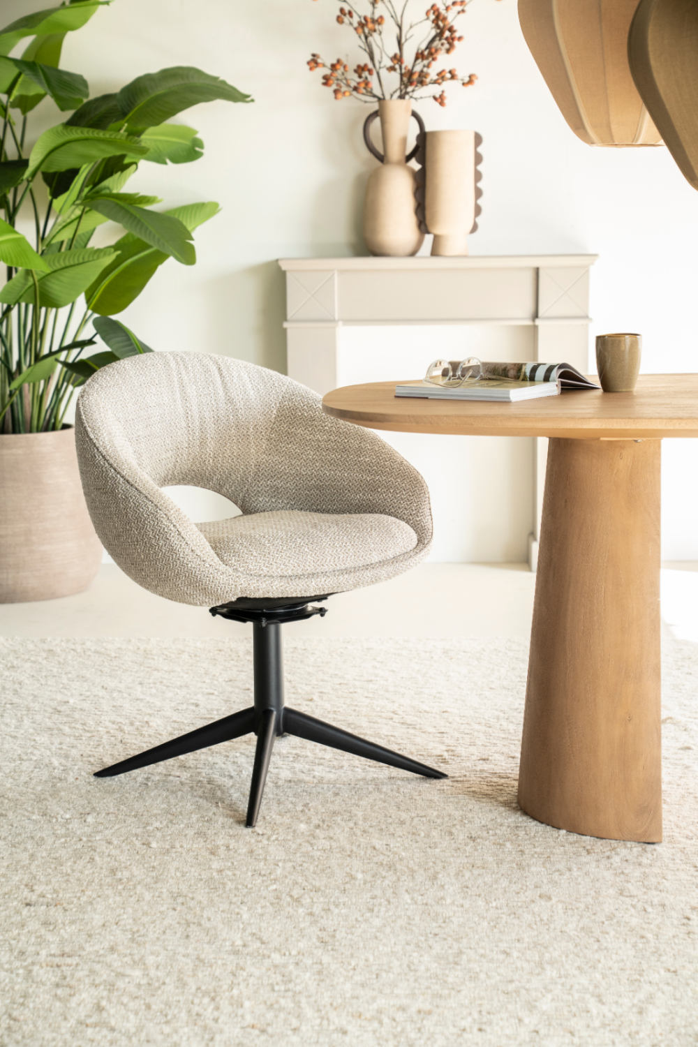 Rounded Open-Back Swivel Chair | Oroa.com
