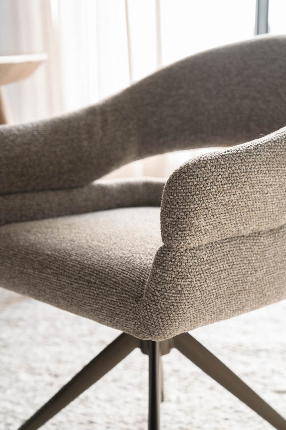Open-Back Swivel Chair | Oroa.com