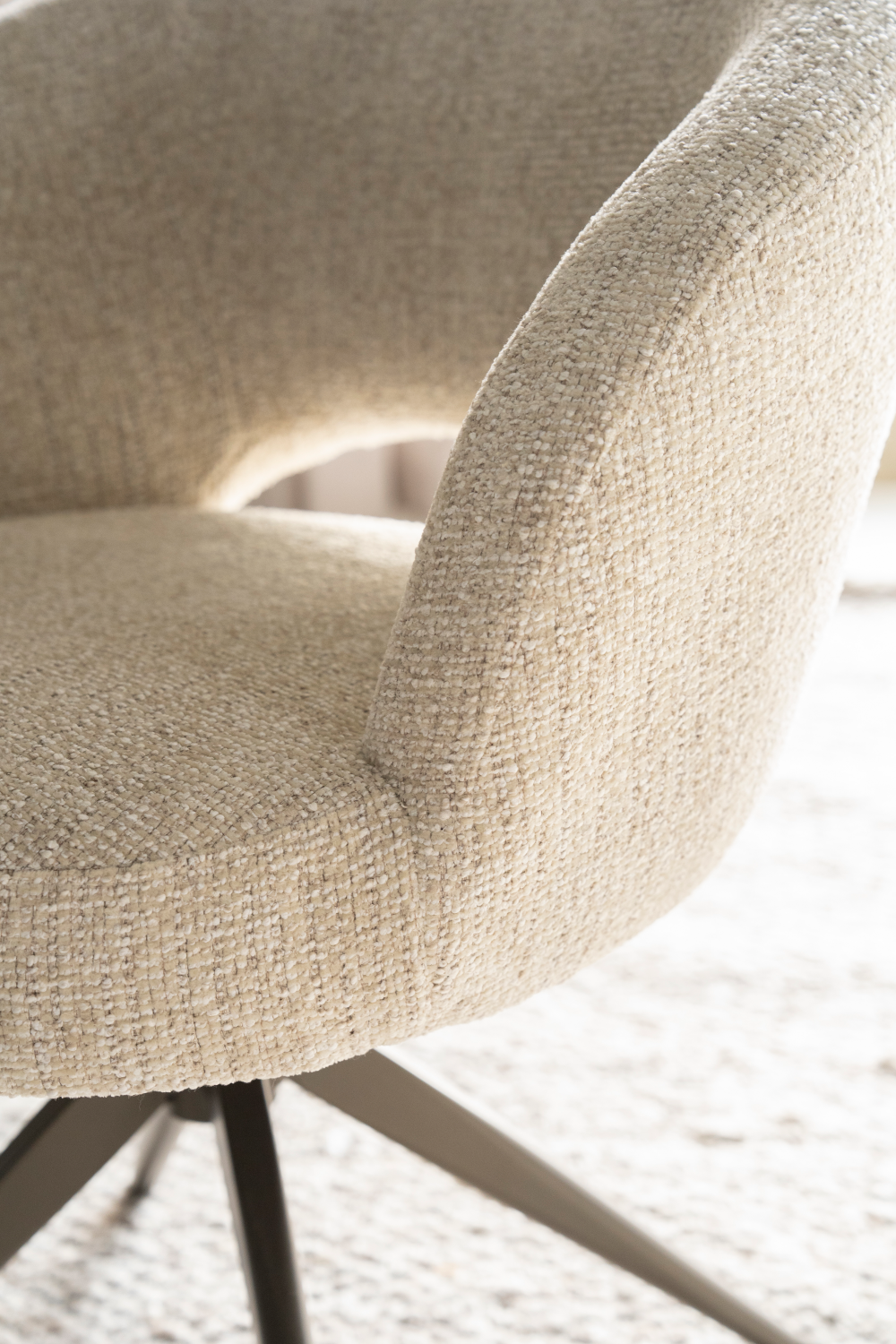 Cut-Out Swivel Chair | Oroa.com