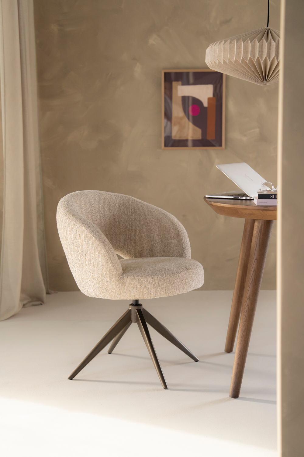 Cut-Out Swivel Chair | Oroa.com