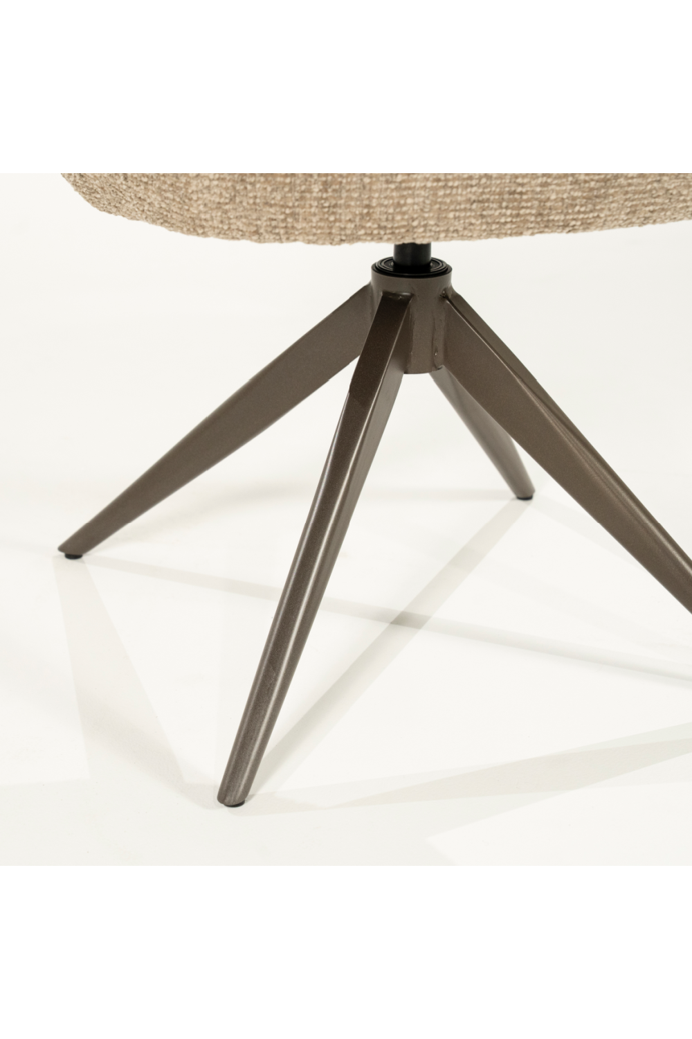 Cut-Out Swivel Chair | Oroa.com