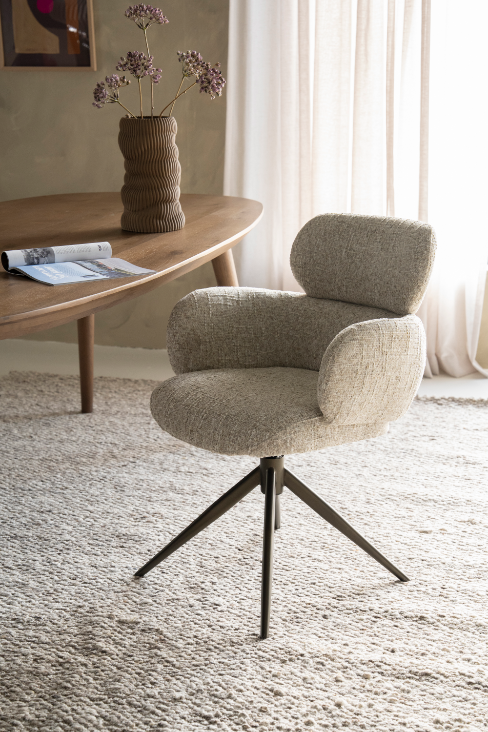 Modern Swivel Amchair | Oroa.com
