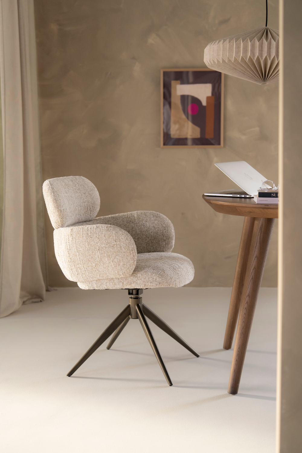 Modern Swivel Amchair | Oroa.com