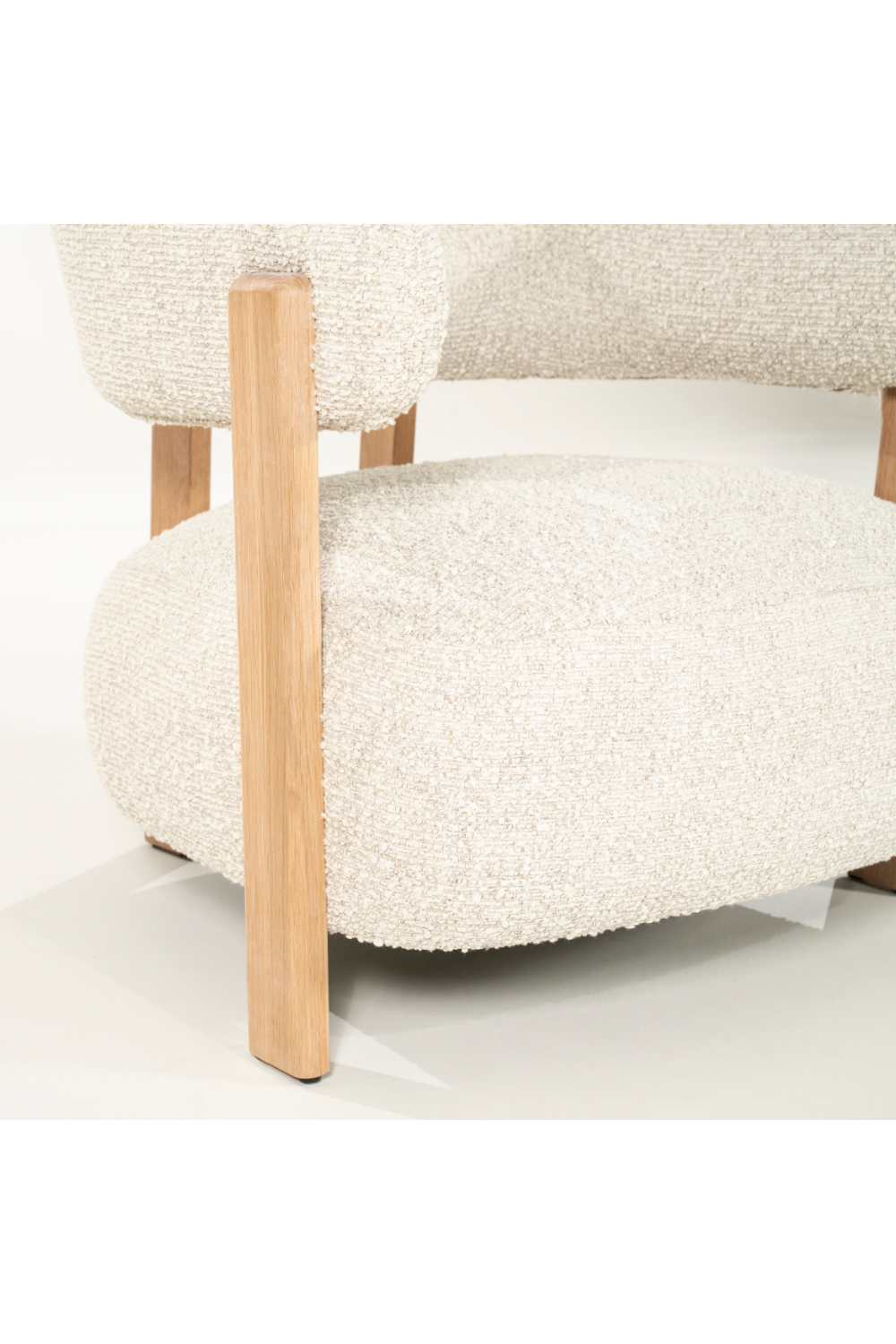 Curved Back Lounge Armchair | Oroa.com