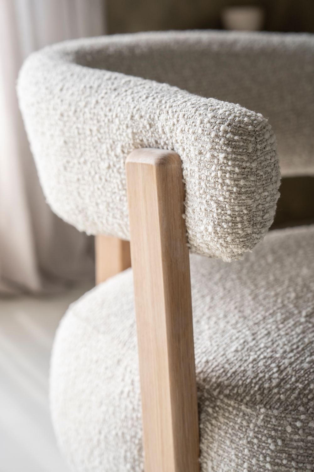 Curved Back Lounge Armchair | Oroa.com