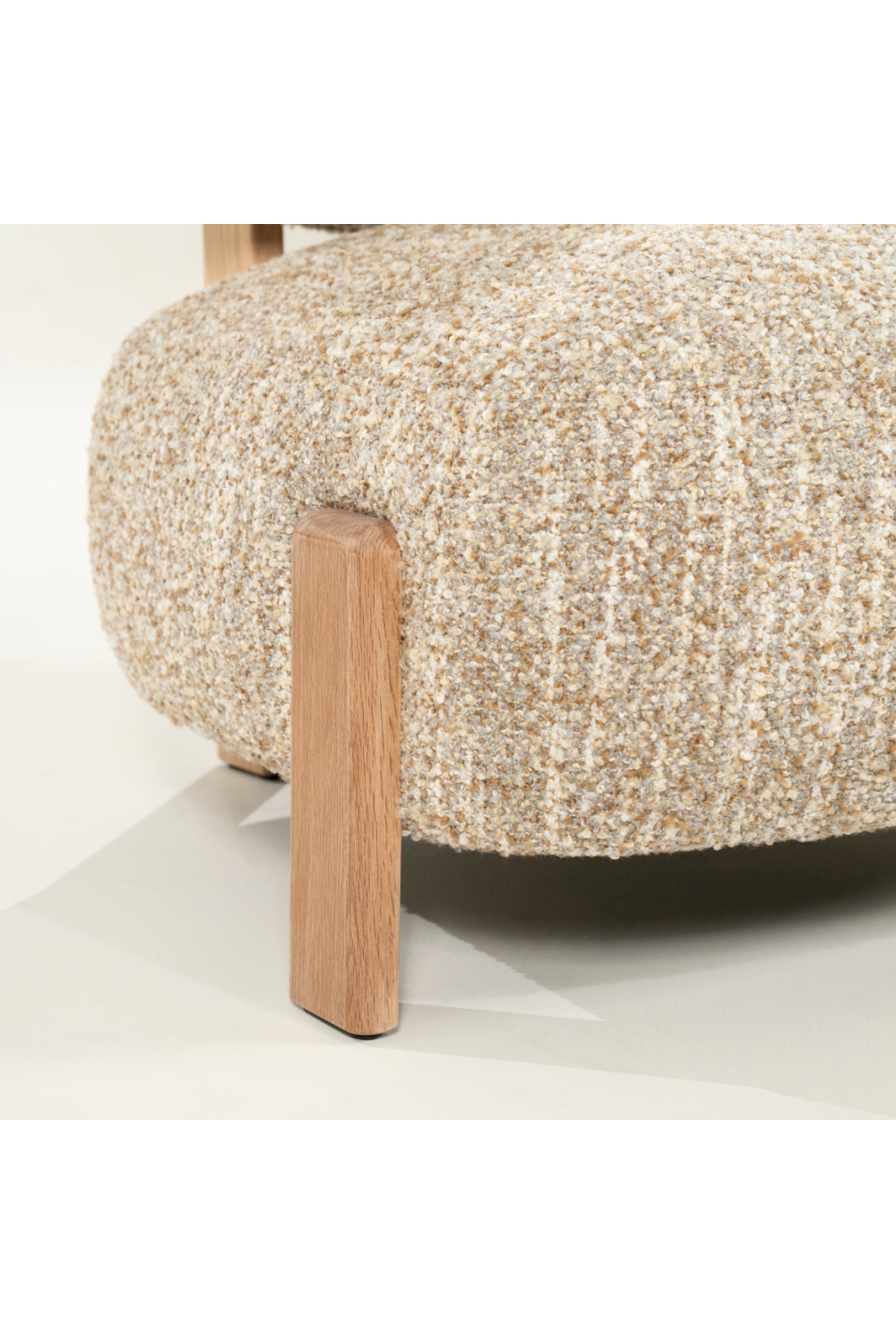 Cushioned Minimalist Lounge Chair | Oroa.com