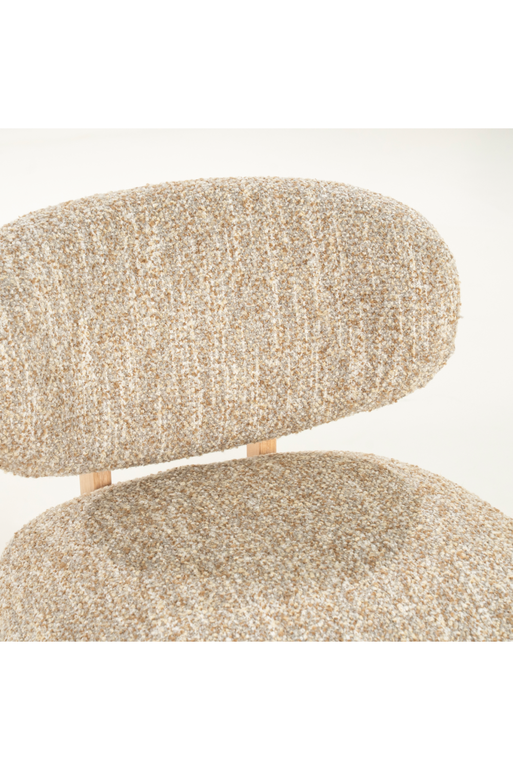 Cushioned Minimalist Lounge Chair | Oroa.com