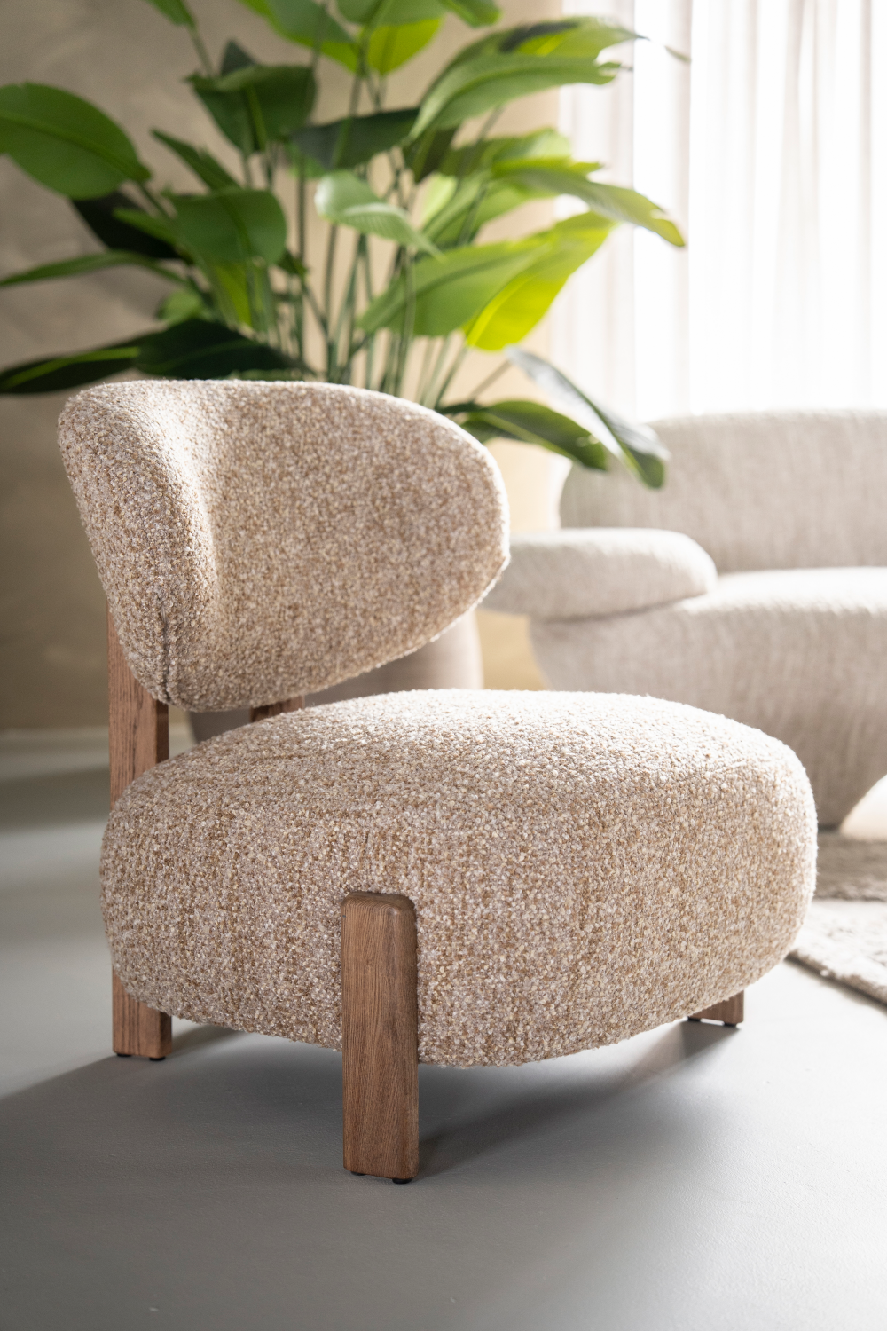 Chunky Cushioned Lounge Chair | Eleonora Reza | Oroa.com