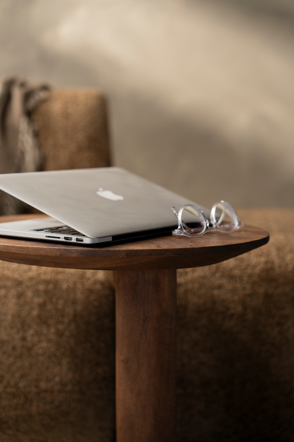 Mango Wood Oval Side Table | Oroa.com