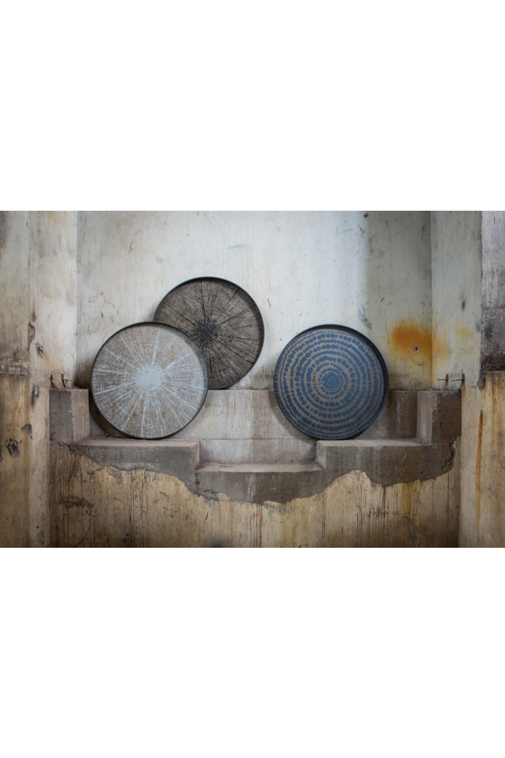 Round Hand-Painted Wood Tray | Ethnicraft Slice | Oroa.com