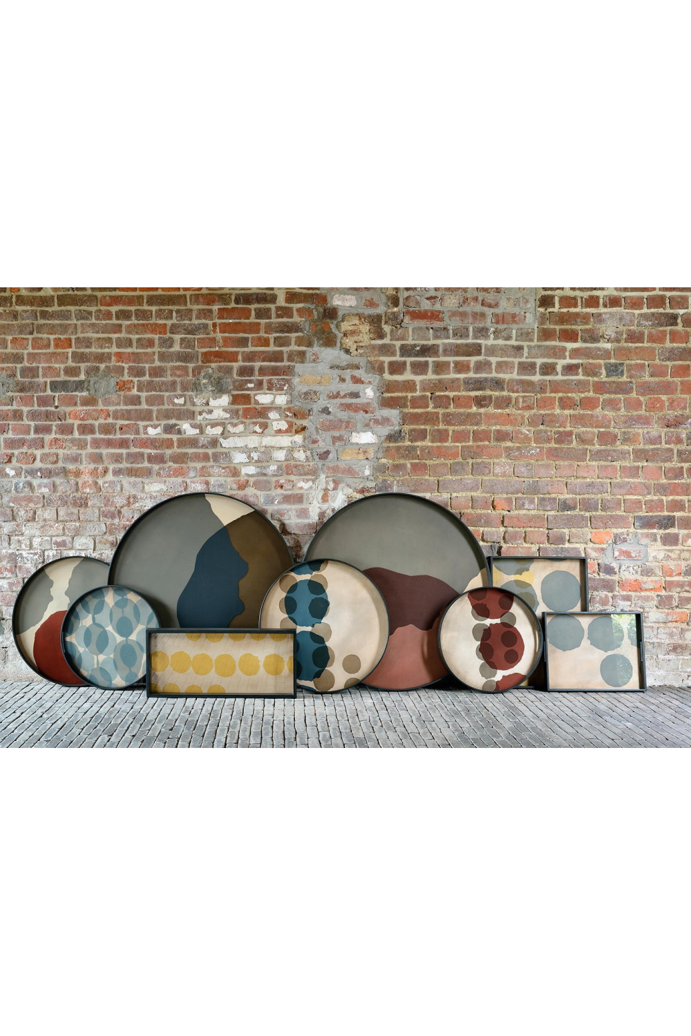 Hand-painted Glass Round Tray | Ethnicraft Dots | Oroa.com